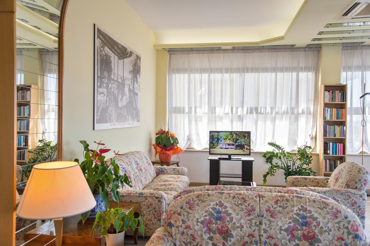 Hotel Igea Spiaggia เบลลาเรีย-อีเจอา มารีนา ภายนอก รูปภาพ